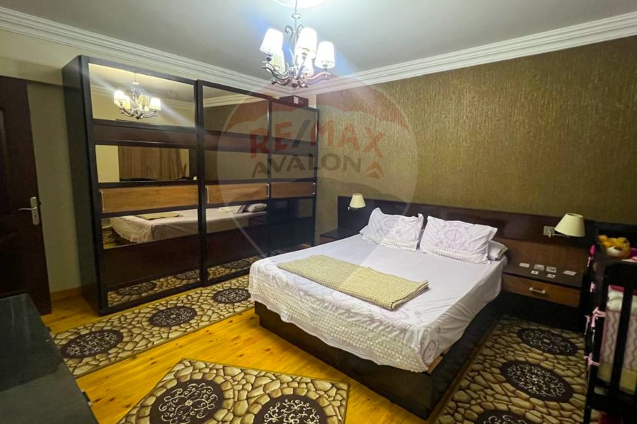 Apartment for sale 265 m Saba Pasha (steps from the tram)