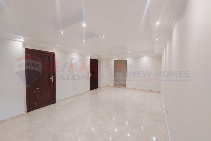 Administrative unit for rent 107 m Smouha (Fawzy Moaaz st - brand building)