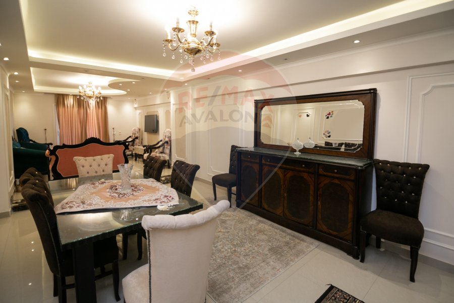 Apartment for sale 180 m El Shatby (steps from the sea)