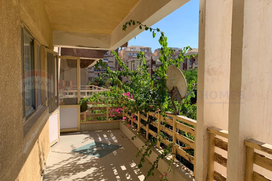 Apartment for sale 130 m Maamoura Beach (Sief Wanli St)