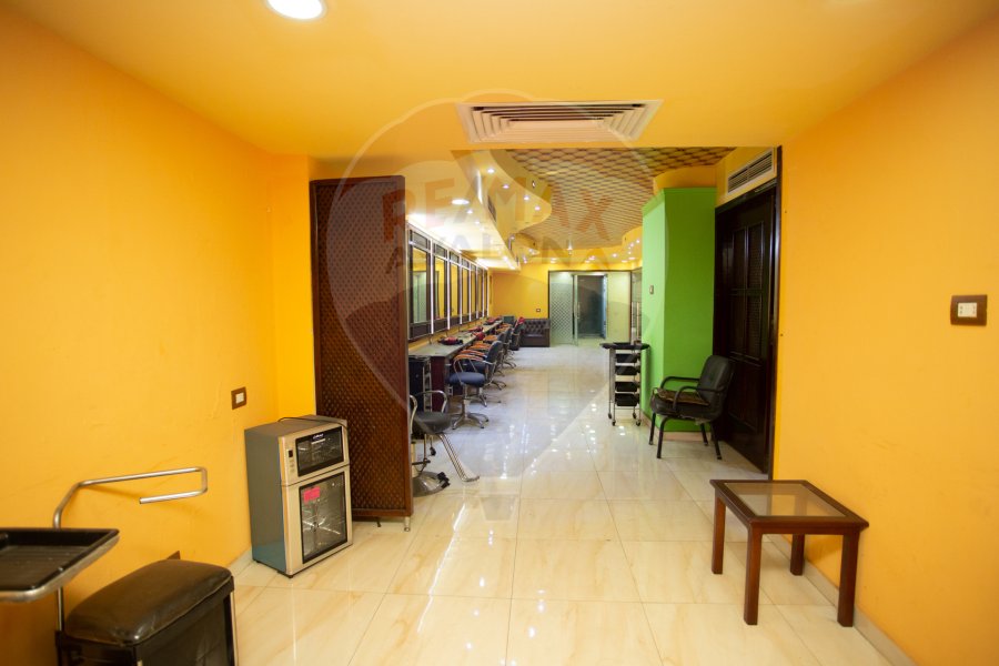 Commercial unit for rent 170 m Kafr Abdo (inside Sama Roushdy Mall)