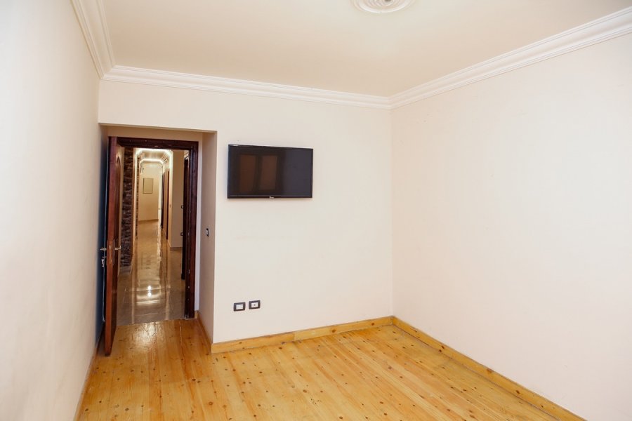 Apartment for sale 140m Janaklis (Directly on tram station)