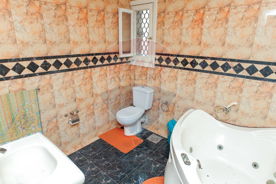 (شقة للبيع 250 م رشدي (على الترام مباشرة