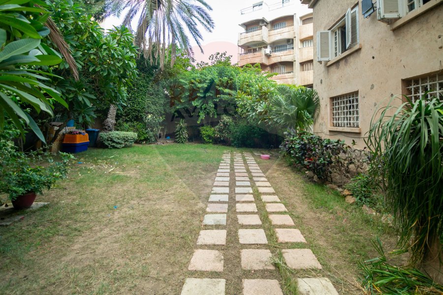 Villa for rent 800 m Kafr Abdo (steps from Abu Qir St.)