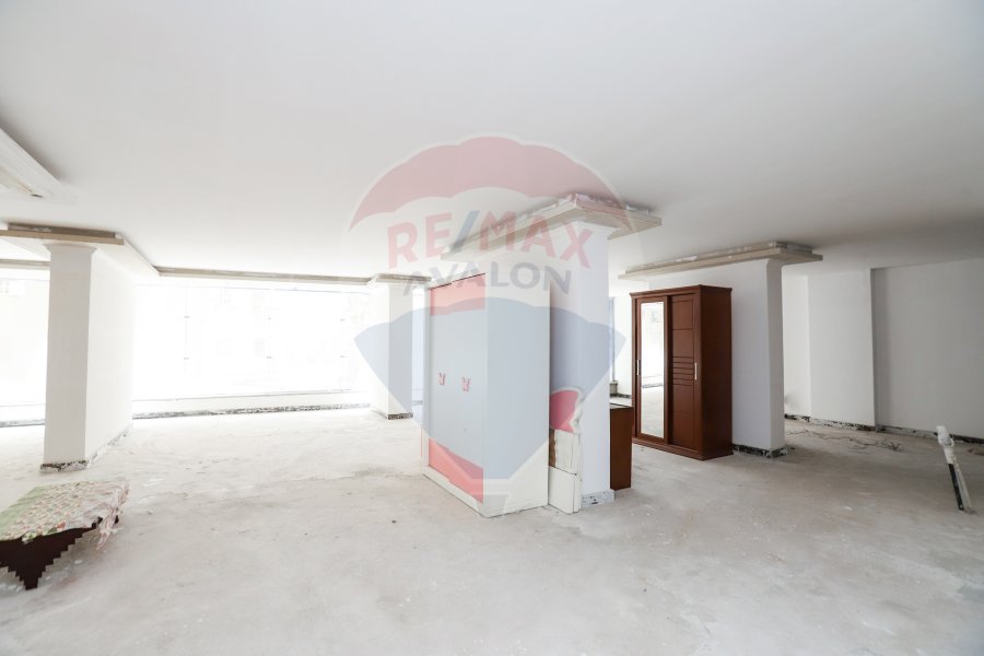 Commercial Shop + Mezzanine For rent 1800 m Victoria ( Ahmed Bin Hanbal St. )