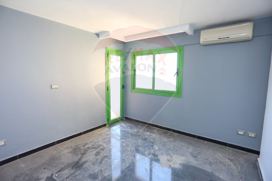 Apartment for sale 150 m Stanley (directly on the sea)