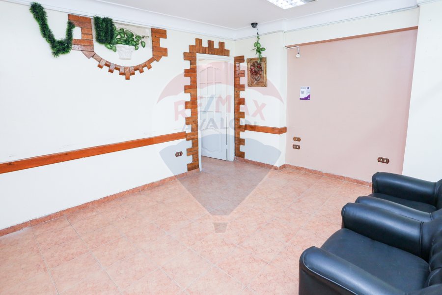 Administrative unit For Sale 85 m camp shizar (omer lotfy st - on tram station)