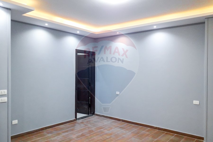 Apartment for rent 200 m Aleqbal (directly on taram)