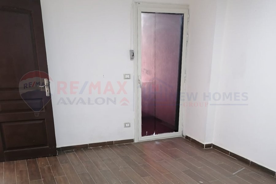 Apartment for 170 m Sporting (Directly on the tram)