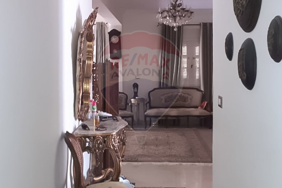 فيلا للبيع 170م + 250 حديقة - كينج مريوط (شارع موتيل)