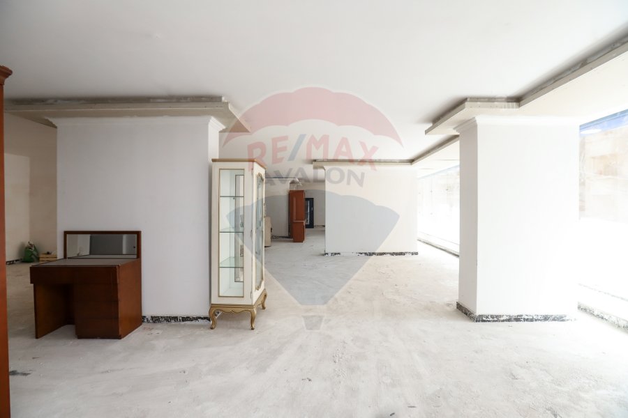 Commercial Shop + Mezzanine For rent 1800 m Victoria ( Ahmed Bin Hanbal St. )