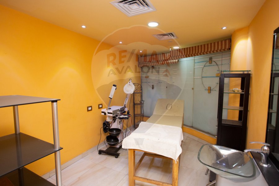 Commercial unit for rent 170 m Kafr Abdo (inside Sama Roushdy Mall)