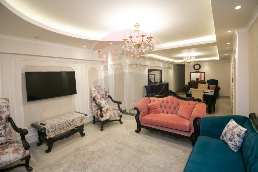 Apartment for sale 180 m El Shatby (steps from the sea)