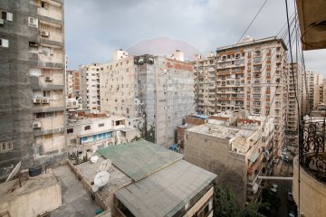شقة للبيع 130 م كفر عبده ( ش المحاسبه. )