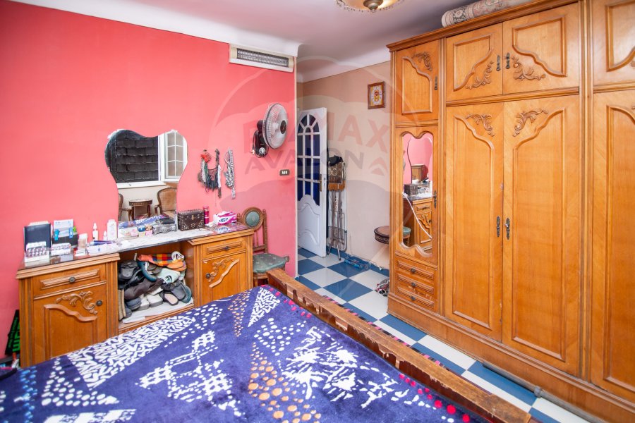 Apartment for sale 150 m Janaklis (steps from Abu Qir Street)