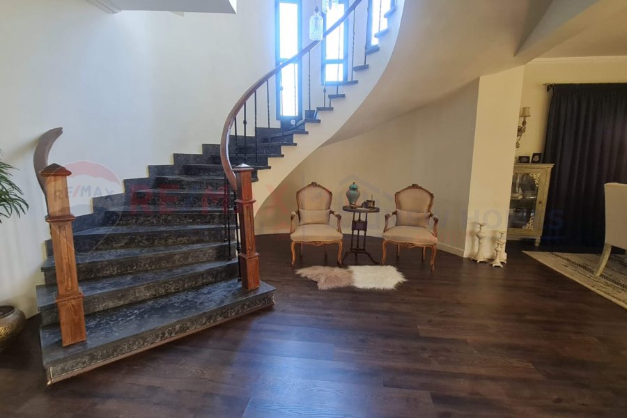Furnished villa for rent 900 m King Mariout (King Heights compound)