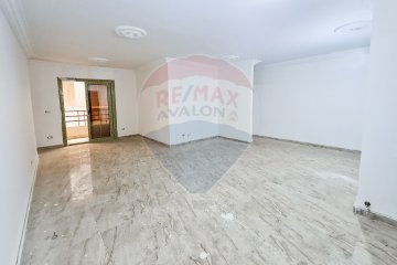 apartment for rent 145 m Sporting (steps from the sea)