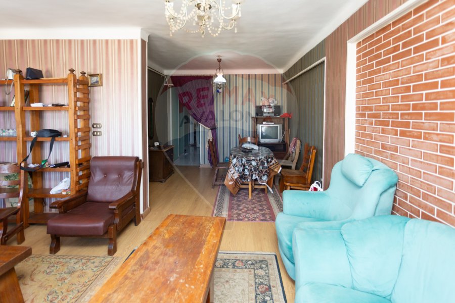 Apartment for sale in Al-Azarita (steps from the sea) 100 m