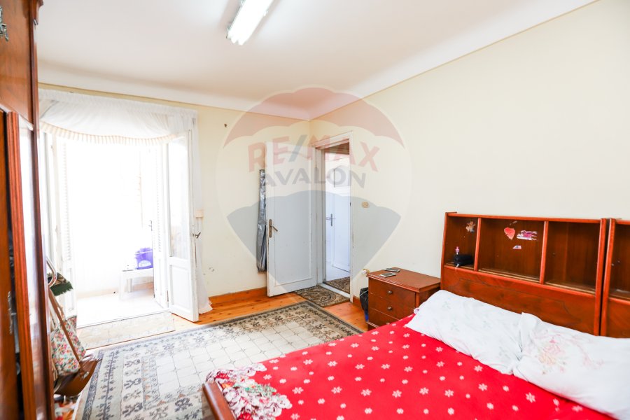 Apartment For Sale 185 m Fleming (Directly On Tram Station)