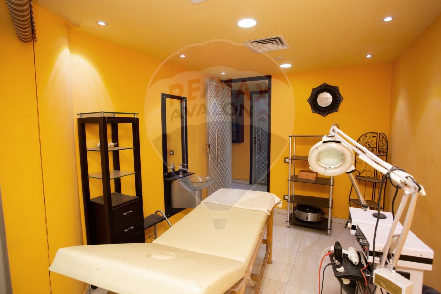 Commercial unit for rent 170 m Kafr Abdo (inside Sama Roushdy Mall)